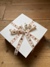 Load image into Gallery viewer, Pampering Gift Box 1
